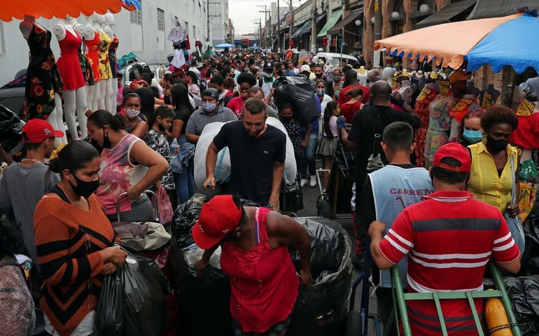 Pesquisa mostra que 31% dos brasileiros precisam complementar renda