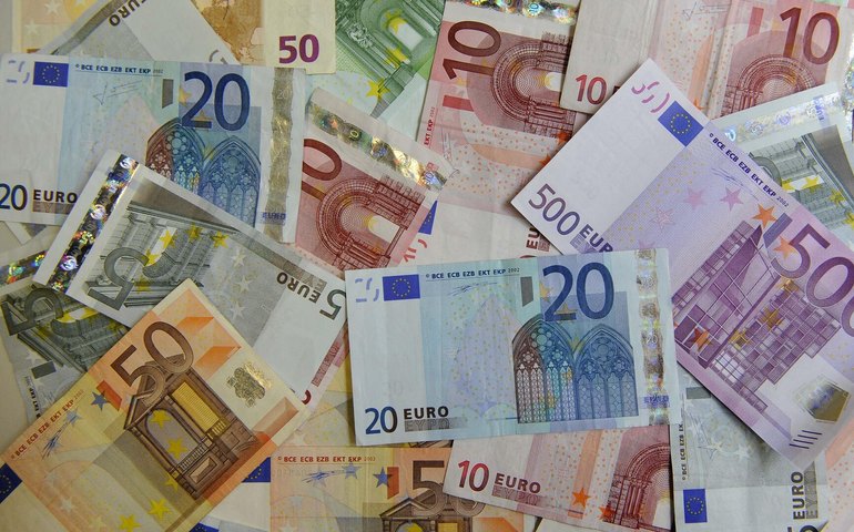 Crise política na França e Alemanha abate UE e economia na zona do euro parece estagnar, diz mídia