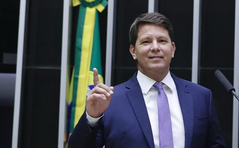 Justiça eleitoral em SP abre ação contra Mário Frias por fake news sobre Lula e boné 'CPX'