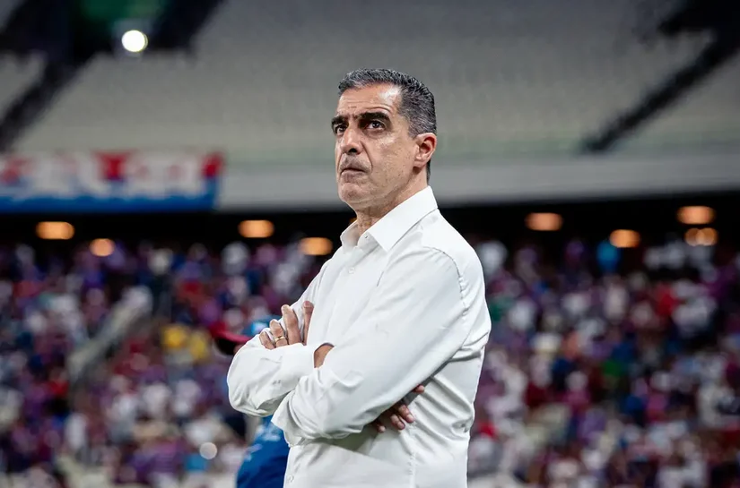 Fortaleza anuncia saída do técnico português Renato Paiva