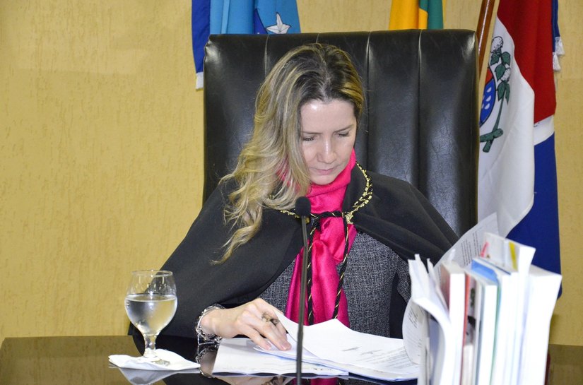 Servidores do TCE recebem salários de dezembro com reposição de 6,58%