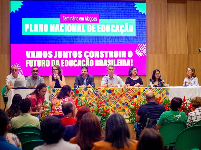 Rafael Brito destaca desafios e avanços durante Seminário Nacional do Novo PNE em Alagoas