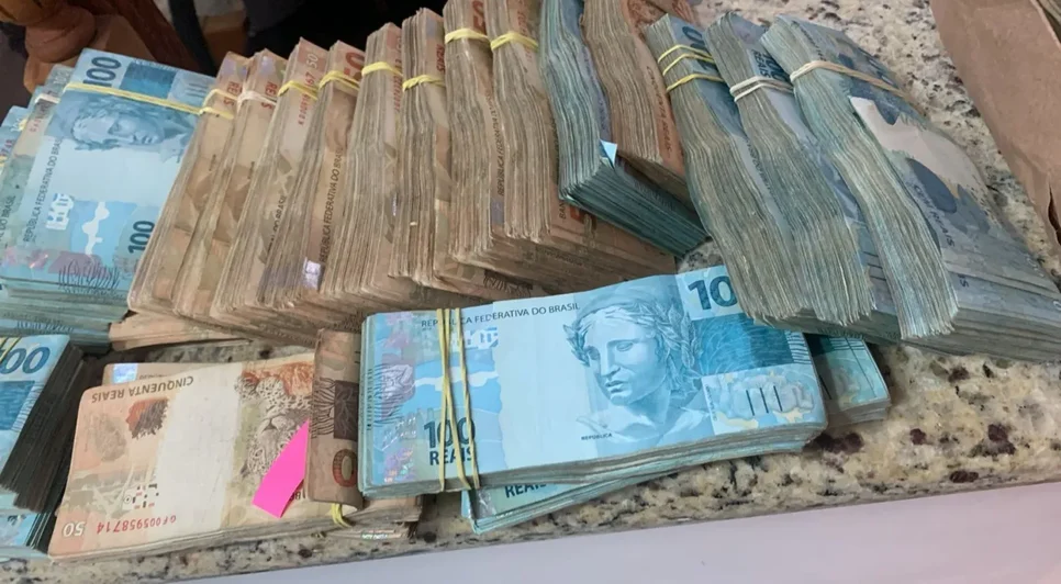 Dinheiro apreendido em operação da PF. Fonte: Internet