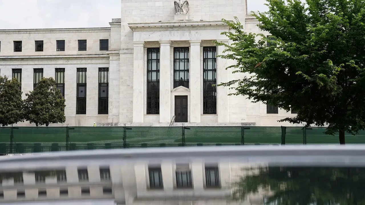 Ata do Fed revela divisão entre membros para caminho de juros e opção por comunicado enxuto
