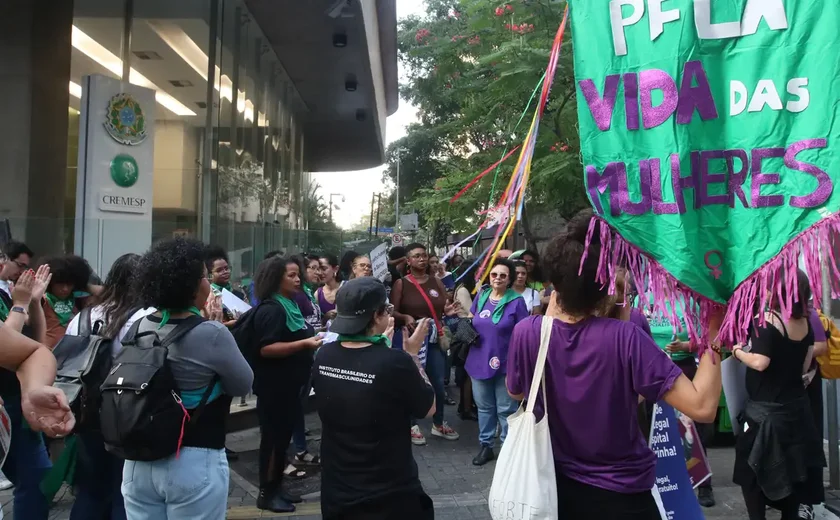 Projeto que equipara aborto a homicídio não sairá da pauta, diz autor