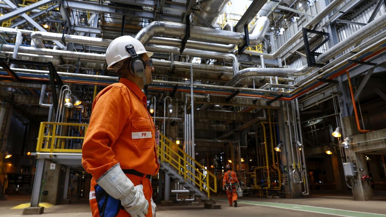 Economia brasileira cresce 0,1% em abril, aponta prévia da FGV