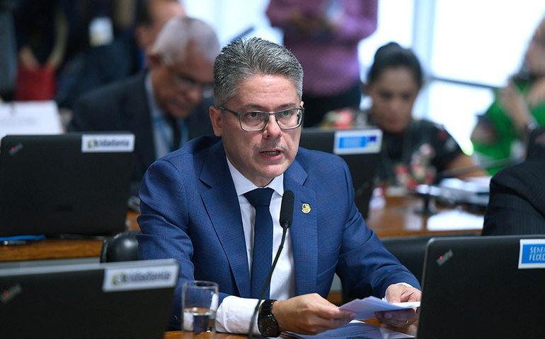 Família de Alexandre de Moraes processa senador Alessandro Vieira por declaração sobre PCC