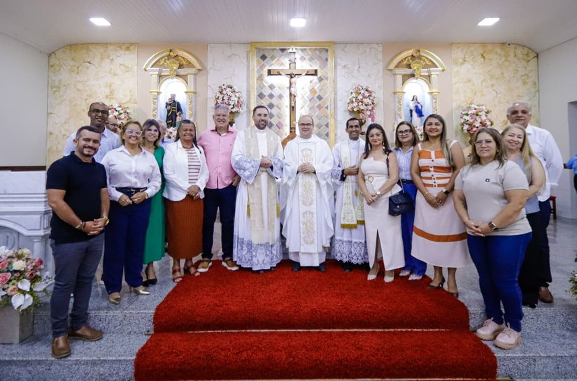 Prefeita Tia Júlia participa de missa em homenagem ao Novenário de São Vicente de Paulo