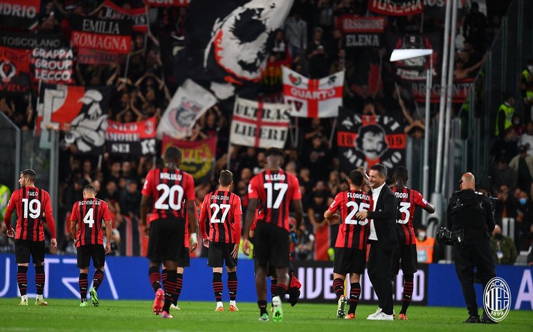 Milan sofre com um a mais, vence Slavia Praga e fica perto da vaga nas quartas da Liga Europa