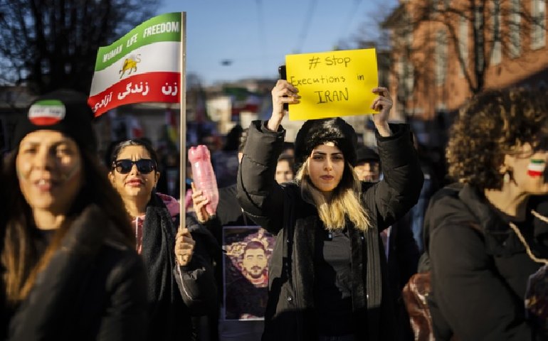 UE critica execução de manifestantes pelo Irã