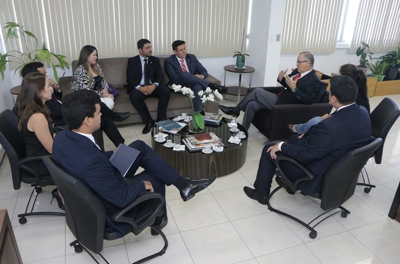 Presidente do TRT recebe visita de juízes responsáveis pelo processo da Laginha