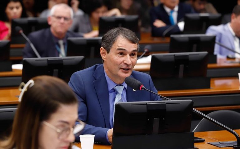 Comissão aprova projeto que reduz em 50% a contribuição de servidores de prefeituras à Previdência