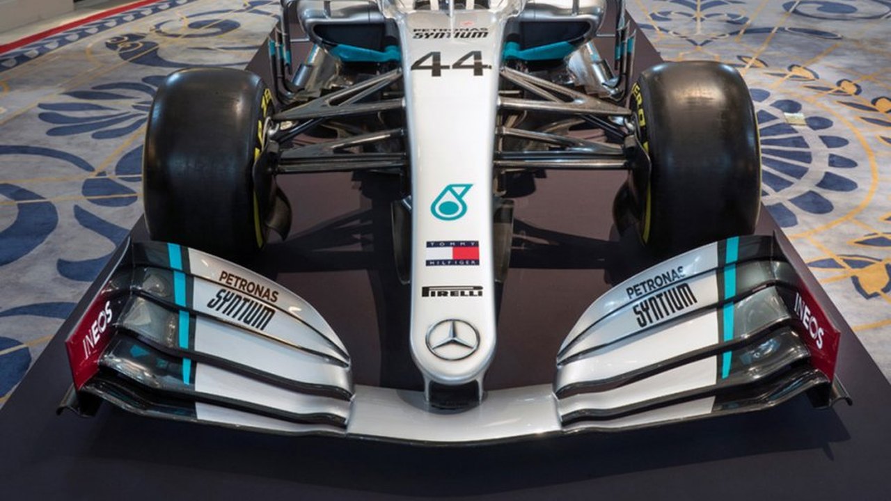 Mercedes revela pintura do novo carro e assegura permanência na Fórmula 1