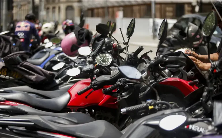 Polícia investiga apps de mototáxi por desobediência