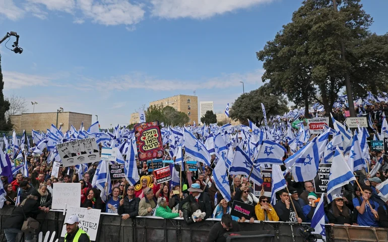 Em Israel, médicos protestam contra reforma judicial