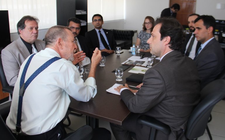 Corregedor reúne-se com representantes da Almagis e Defensoria