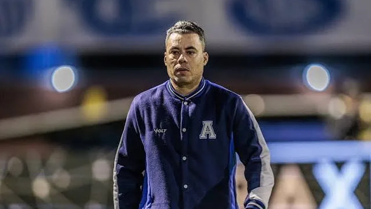 Jair Ventura ironiza técnico do Athletico-PR após vaga na Copa do Brasil: 'Tem de estudar mais'