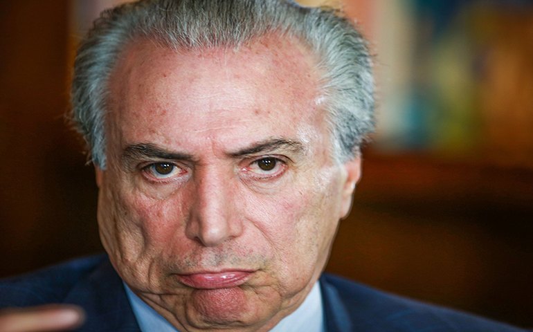 Temer adota posturas diferentes ao falar sobre gravação