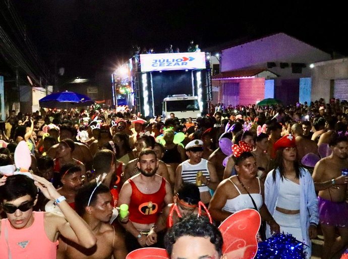Bloco As Pecinhas leva criatividade para o corredor da folia nas prévias carnavalescas de Palmeira