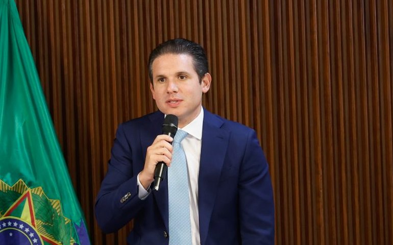 Motta cria comissão especial para discutir nova Lei dos Portos