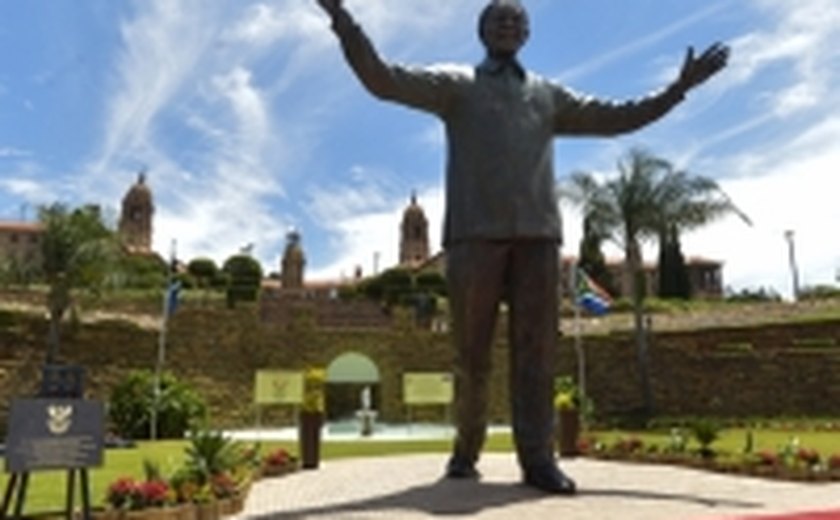 Após última despedida de Mandela, sul-africanos celebram Dia da Reconciliação