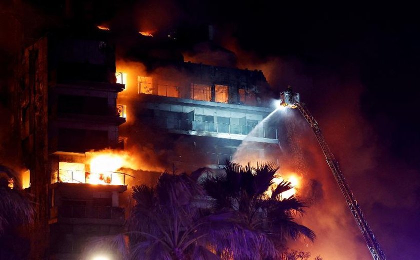 Incêndio em edifício na Espanha deixa quatro mortos e outros 14 desaparecidos