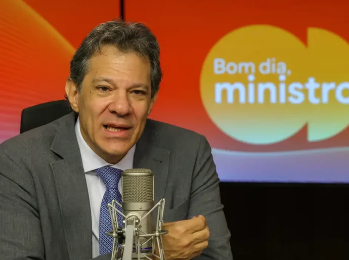 Tarifaço prejudicou mais que beneficiou população dos EUA, diz Haddad