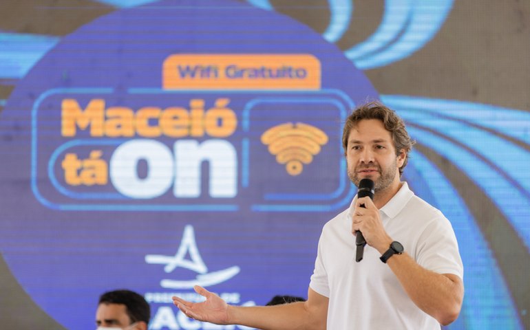 Pedro Vilela viabiliza internet grátis em 140 pontos de Maceió