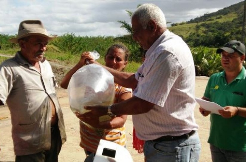 Emater presta assistência a indígenas que receberam alevinos do Estado