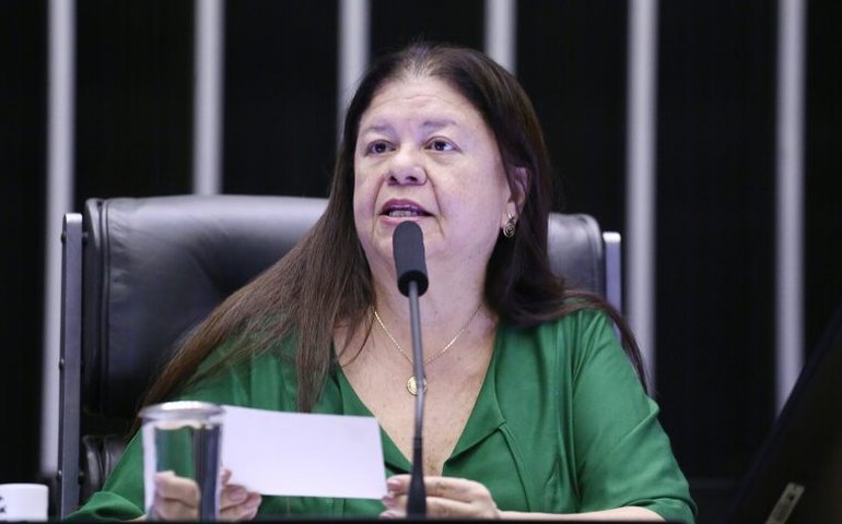 Comissão aprova projeto que autoriza a Anac a requisitar força policial para deter agressor de mulher em avião