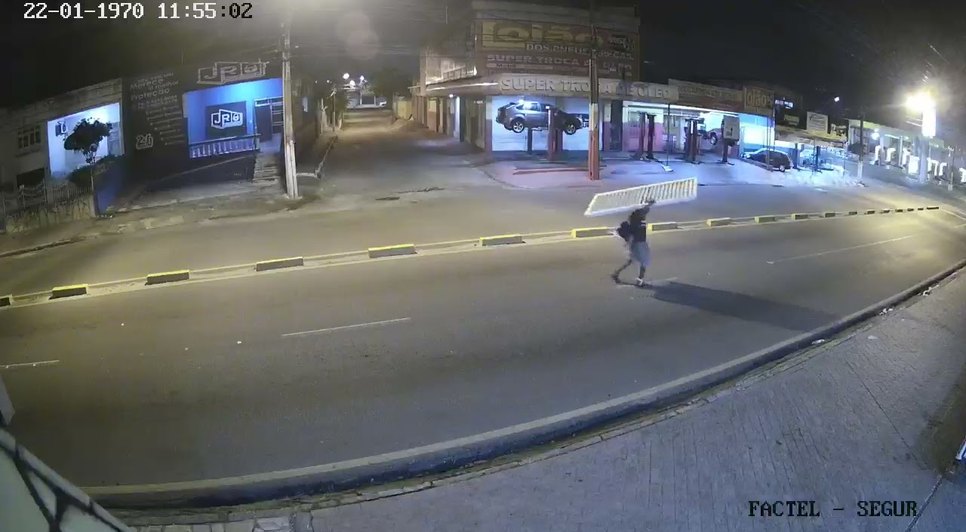 Galeria é arrombada e furtada na avenida Desembargador Maynard.jpg
