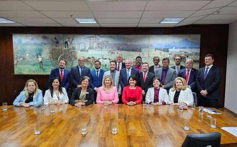 Evento em Brasília reúne reitores de todo Brasil com vice-presidente e ministros