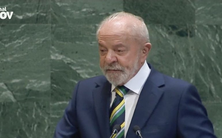 Lula critica sanções e diz que Brasil resiste na defesa da democracia