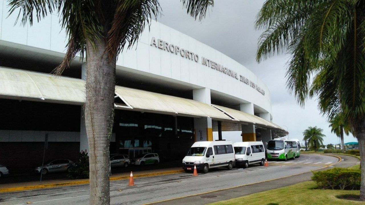 Com pandemia, mais de 2 mil voos já foram cancelados na véspera do Natal no mundo