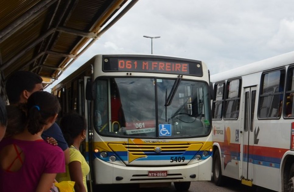 ônibus assaltado  / Foto: portal a8se