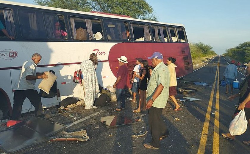 Romeiros alagoanos morrem em acidente na BR-316 em Pernambuco