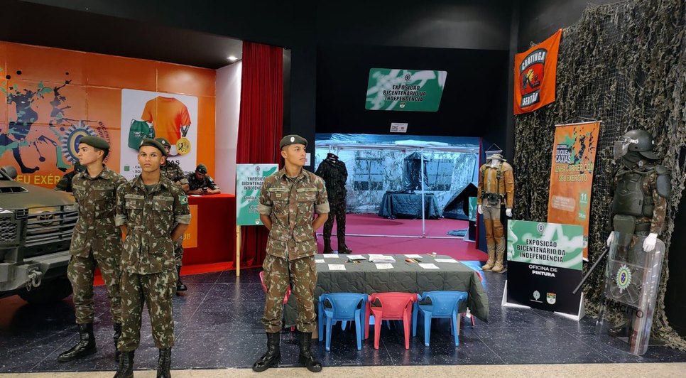 Exército brasileiro realiza exposição em shopping de Aracaju