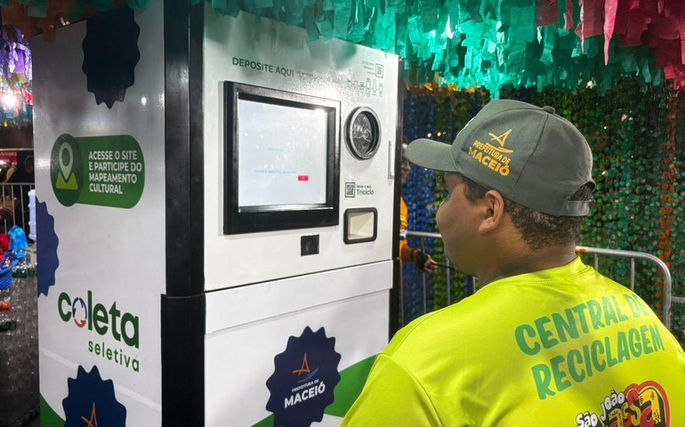 Dispositivo que aceita materiais recicláveis é apresentado ao público do São João Massayó