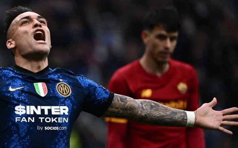 Inter de Milão vence Roma, assume liderança e coloca pressão no Milan