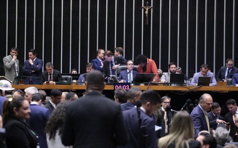 Aprovada em 1º turno PEC que altera regras para pagamento de precatórios