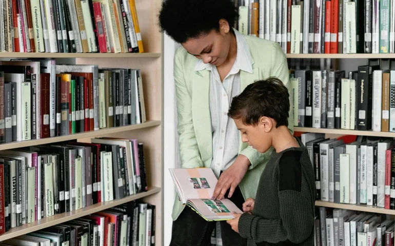 Lei das bibliotecas escolares completa 16 anos sem ser cumprida em SP, aponta pesquisa