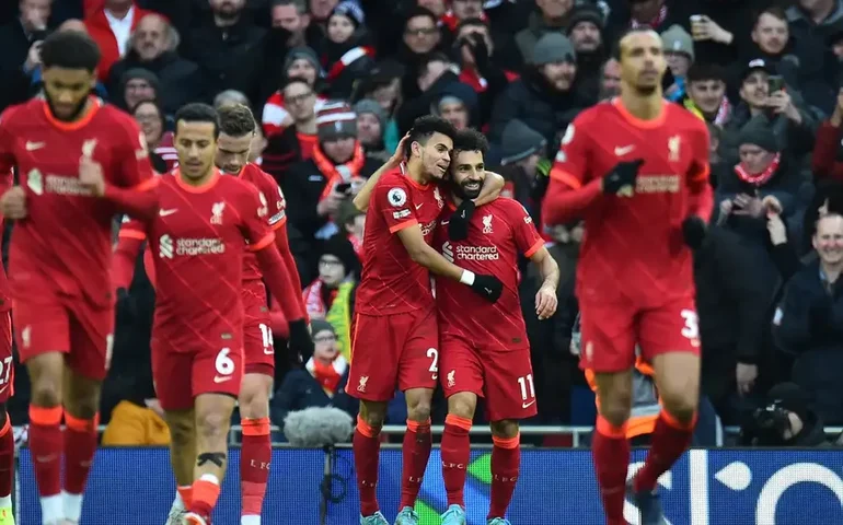 Liverpool perde para o Brentford, a 4ª derrota seguida na Premier League, e cai para o 6º posto