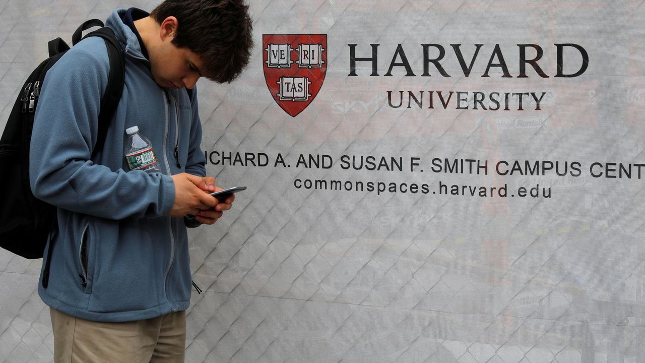 Pequim critica EUA por revogar visto de estudantes chineses