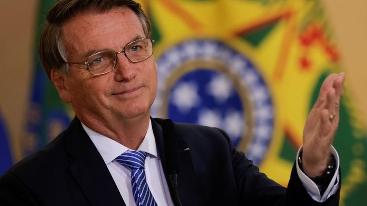 Datafolha: Bolsonaro lidera entre quem ganha de 2 a 5 salários mínimos, com 43%