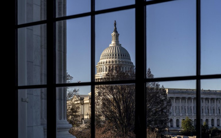 Senado dos EUA rejeita exigência de aval do Congresso para ação militar contra Cuba