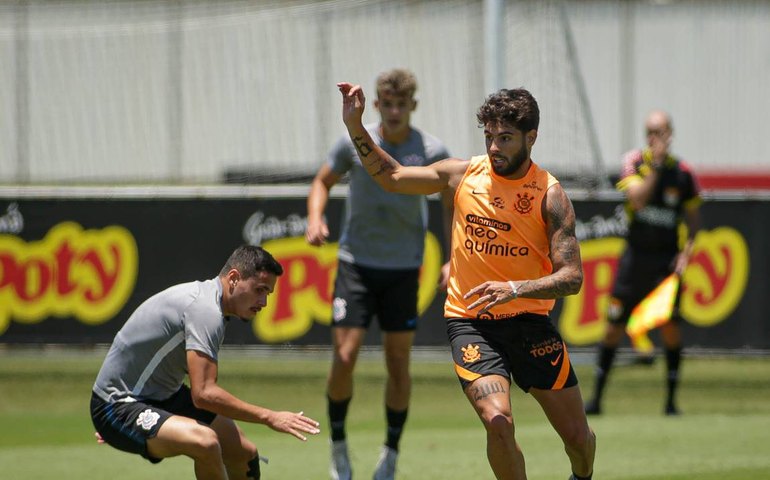 Fernando Lázaro divide titulares e Corinthians perde jogo-treino para o sub-20
