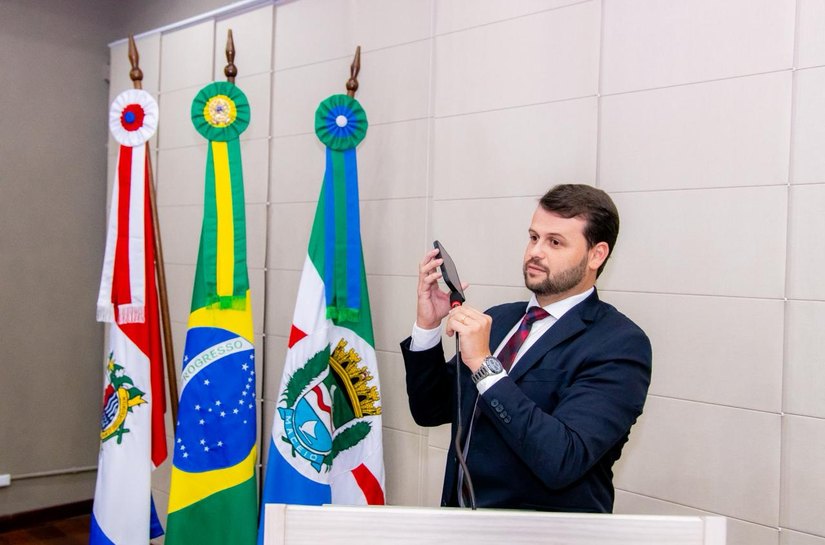 Parlamentar recebe denúncias de moradores sobre prejuízos causados pela BRK no Bom Parto