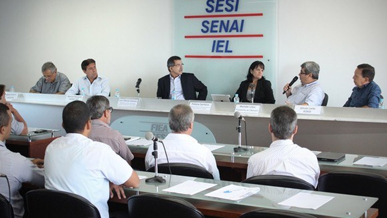 Entidades discutem desenvolvimento do setor químico-plástico