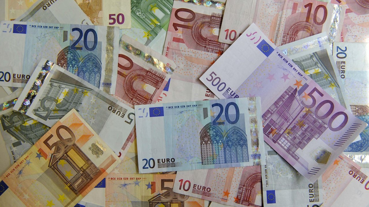 Crise política na França e Alemanha abate UE e economia na zona do euro parece estagnar, diz mídia