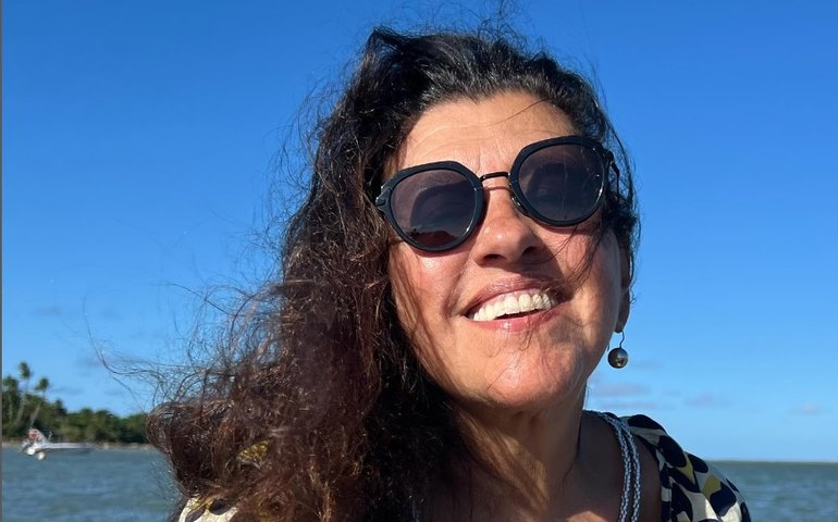 Regina Casé teve lesão na córnea por cola de cílios postiços: 'Um pesadelo'